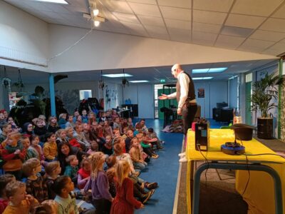 Ontdek de Magie van Meedoe Voorstellingen van de Schoolgoochelaar!